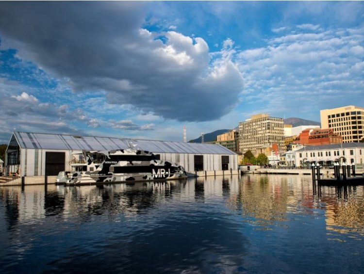 Hobart Accommodation & Tours