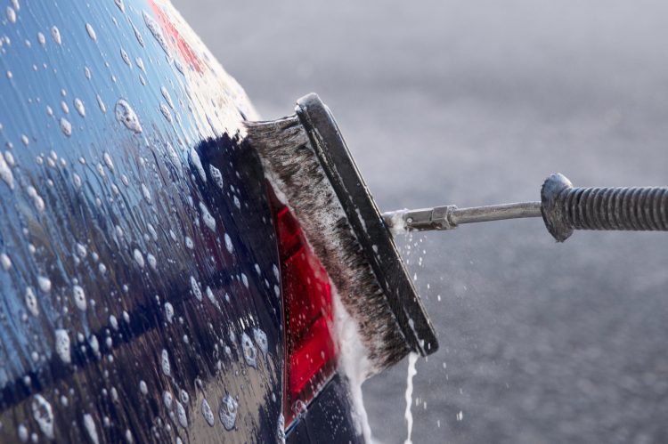 How Does a Big Truck Wash Prepare Vehicles for Long December Hauls?